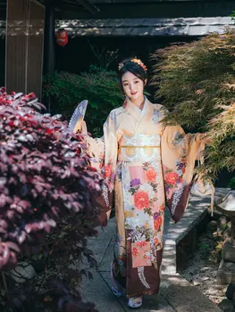 Женское кимоно в Японском стиле Традиционная летняя Юката Желтого цвета с цветочным принтом Для выступлений, Одежда для косплея, Банный халат